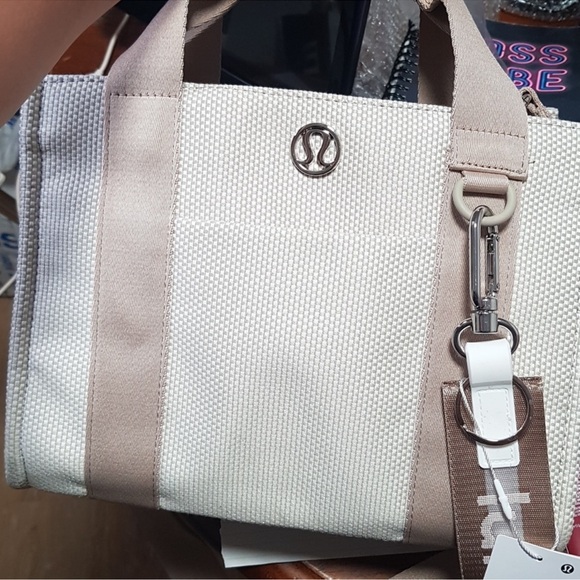 lululemon athletica Handbags - NWOT- Lululemon, Two-Tone Canvas Mini Tote Bag 4.5L and matching NWT keychain